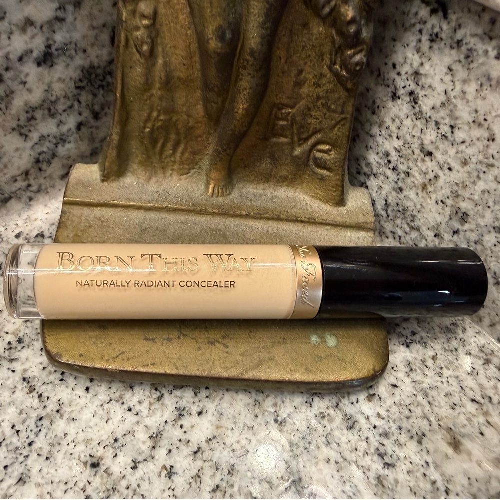 Too Faced Born This Way Naturally Radiant Concealer - Fairest - Picture 3 of 5
